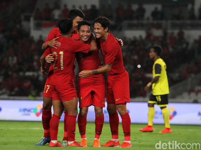 Pemain Timnas Indonesia merayakan kemenangan 6-0 atas Vanuatu dalam laga ujicoba. (Foto: Rifkianto Nugroho/Detikcom) Pemain Timnas Indonesia merayakan kemenangan 6-0 atas Vanuatu dalam laga ujicoba. (Foto: Rifkianto Nugroho/Detikcom)