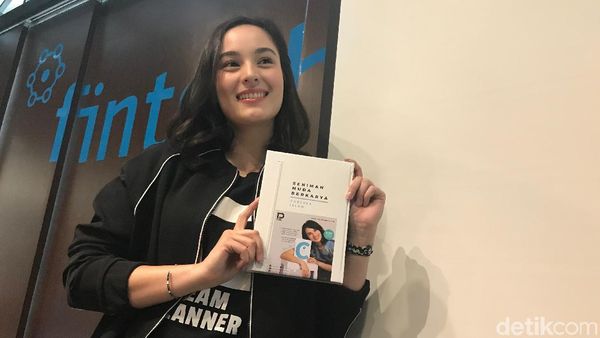 Senyum Manis Chelsea Islan Bikin Semangat di Hari Minggu