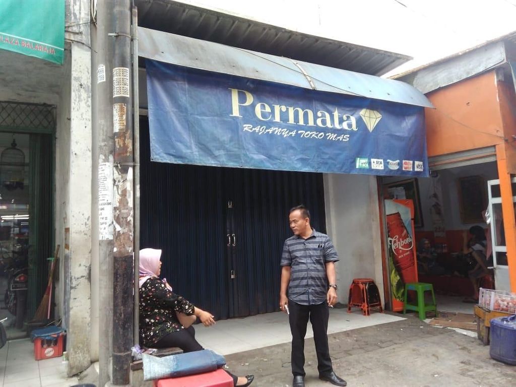 Ini Ciri-ciri Perampok Bersenpi yang Gasak 6 Kg Emas di Tangerang Ini Ciri-ciri Perampok Bersenpi yang Gasak 6 Kg Emas di Tangerang