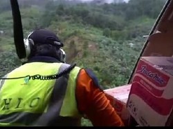Tidak Ada Pendaratan, Logistik Korban Banjir di Sultra Disebar dari Udara