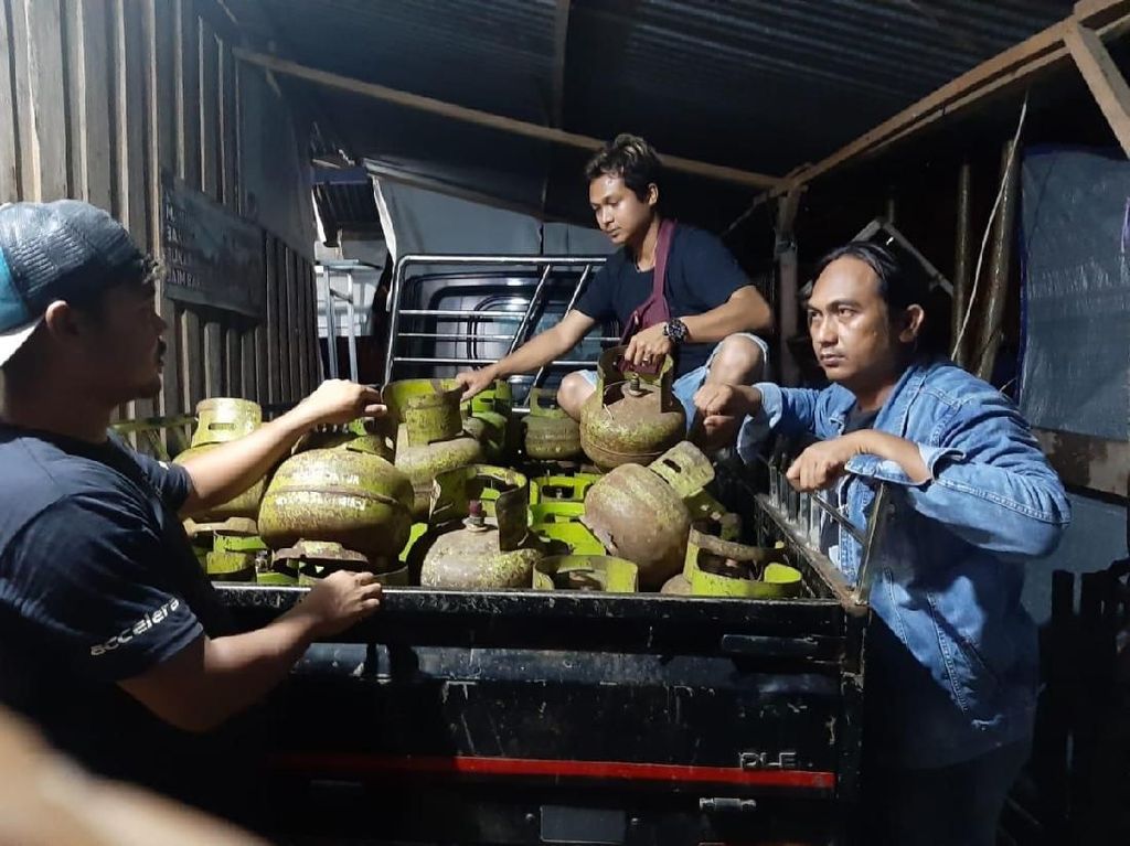 Polisi Tangkap Pencuri Ratusan Tabung Gas 3 Kg di Sinjai Sulsel Polisi Tangkap Pencuri Ratusan Tabung Gas 3 Kg di Sinjai Sulsel