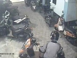 Aksi Pencurian Motor di Sebuah Kos Banyuwangi Terekam CCTV