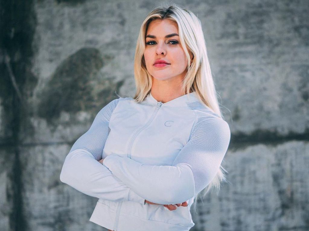 Pelatih Fitnes Cantik yang Masuk Daftar 20 Wanita Pemilik Perut Terseksi
