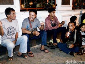 PPDB di Jateng, Warga Rela Menginap di Trotoar Demi Daftar Sekolah