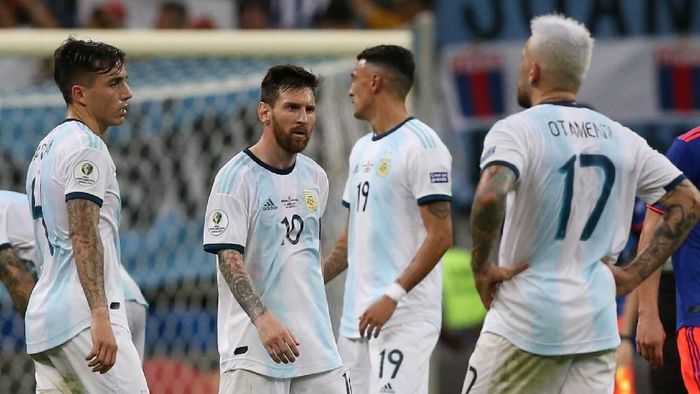 Diego Simeone menilai Lionel Messi butuh dukungan teman-teman setimnya untuk juara bersama Argentina (Foto: Edgard Garrido/Reuters) Diego Simeone menilai Lionel Messi butuh dukungan teman-teman setimnya untuk juara bersama Argentina (Foto: Edgard Garrido/Reuters)