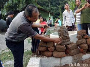 Warga Kediri Temukan Arca Ganesha Saat Gali Pondasi Rumah Warga Kediri Temukan Arca Ganesha Saat Gali Pondasi Rumah