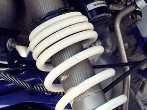 4 Cara Cek Shockbreaker Motor untuk Tahu Tanda Kerusakannya 4 Cara Cek Shockbreaker Motor untuk Tahu Tanda Kerusakannya