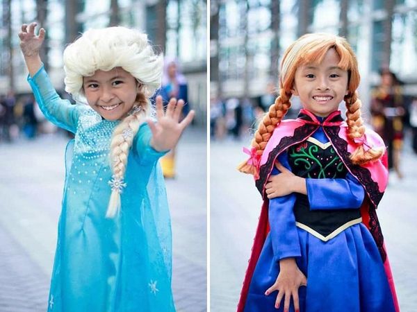 Aksi Keren Si Kembar yang Hobi Cosplay