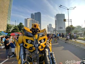 Spiderman hingga Bumble Bee Beraksi di CFD Bundaran HI