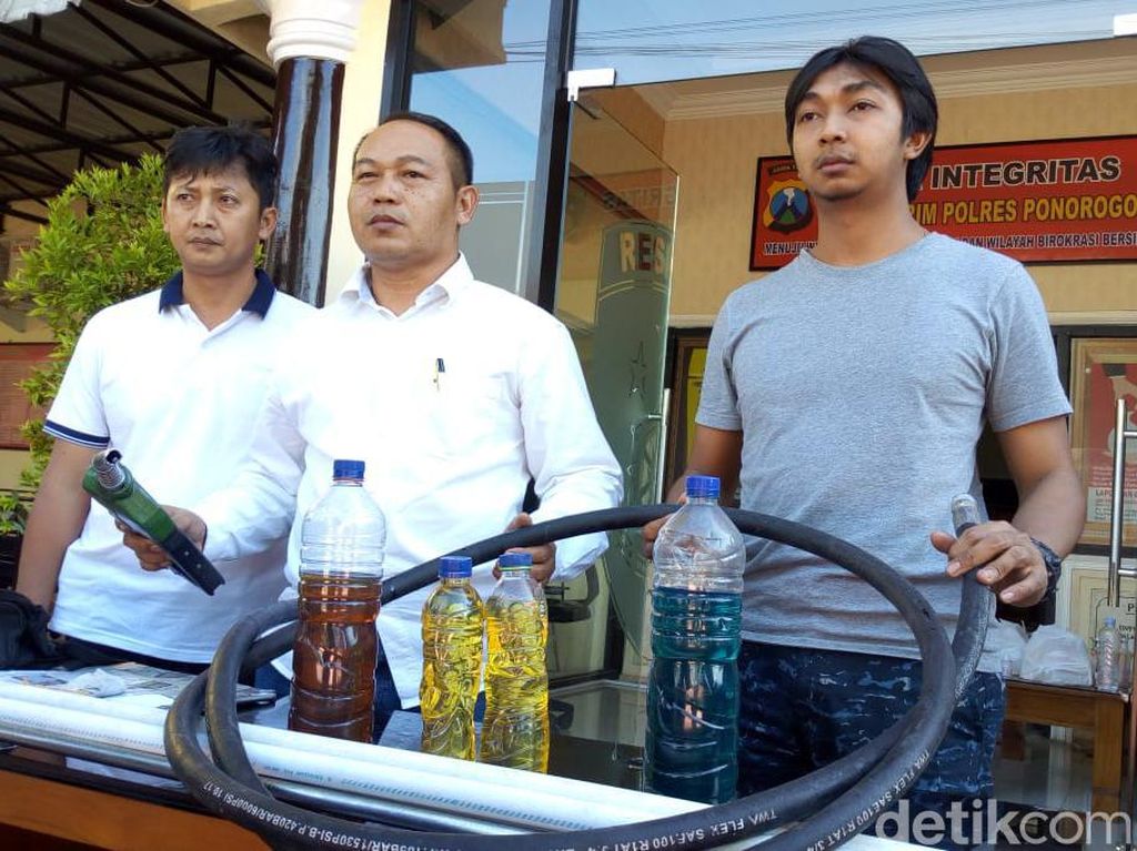 Begini Cara SPBU Nakal di Ponorogo Oplos Biosolar dengan Pertamax Begini Cara SPBU Nakal di Ponorogo Oplos Biosolar dengan Pertamax