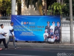 Spanduk Tolak Kerusuhan Hiasi Sudut Kota Surabaya