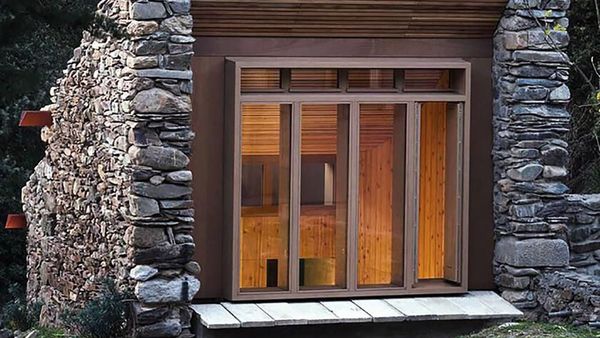 Reruntuhan Bangunan Disulap Jadi Rumah Baru, Hasilnya Keren