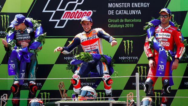 Tak Tahu Rossi dan Vinales Jatuh, Marquez Terus Tancap Gas