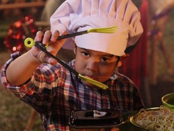 Keseruan Ahdiyat Nyanyikan OST Koki Koki Cilik 2