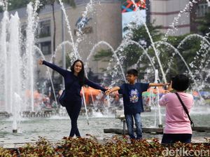 Potret Ramainya CFD Sudirman-Thamrin Usai Libur Lebaran Potret Ramainya CFD Sudirman-Thamrin Usai Libur Lebaran