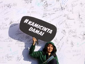 Rocky Gerung Vs Ngabalin Adu Argumen soal Isu Paling Hot di Sini!