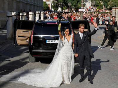 Senyum Bahagia Sergio Ramos-Pilar Rubio di Hari Pernikahannya