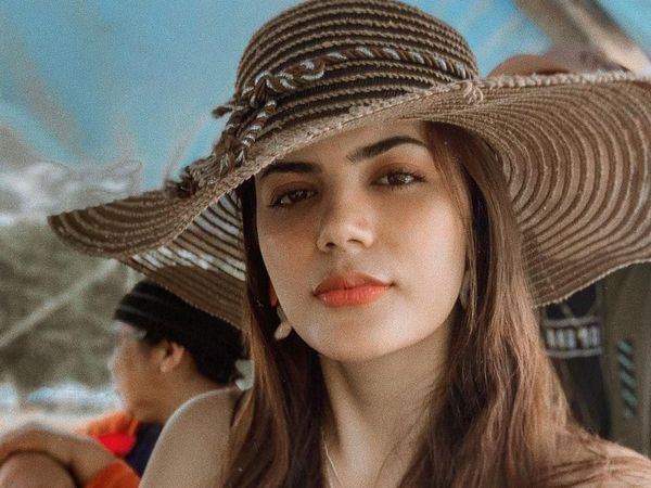 Tersihir Pesona Ratu Kecantikan Muslim Pertama yang Pernah Di-bully