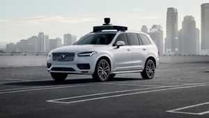 Taksi Tanpa Sopir Uber Siap Produksi