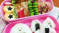 Contek 10 Ide Onigiri Bento ini Buat Bekal Sekolah si Kecil