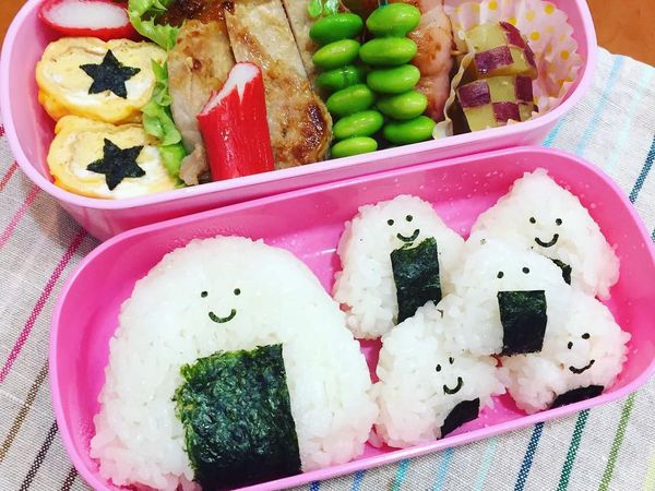 Contek 10 Ide Onigiri Bento ini Buat Bekal Sekolah si Kecil