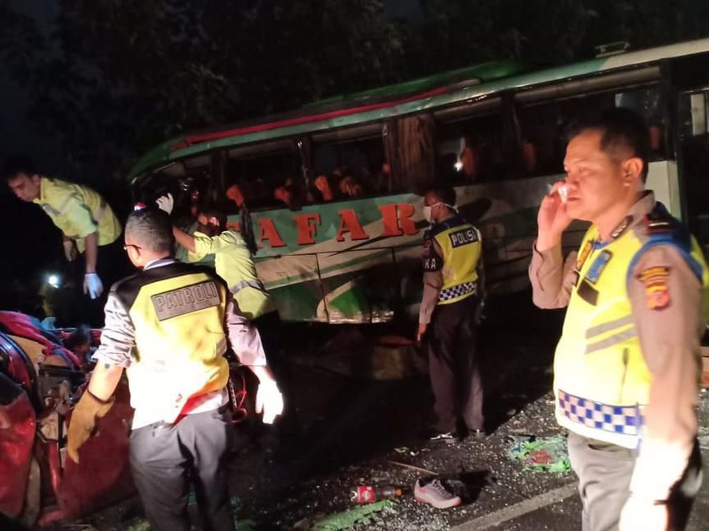 Serang Sopir Bus Sebabkan Kecelakaan Maut di Cipali Serang Sopir Bus Sebabkan Kecelakaan Maut di Cipali