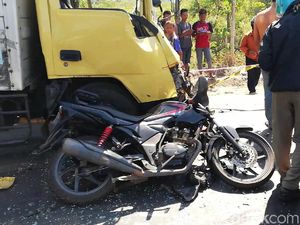 Dua Motor Tertabrak Truk di Pasuruan, Satu Pengendara Tewas