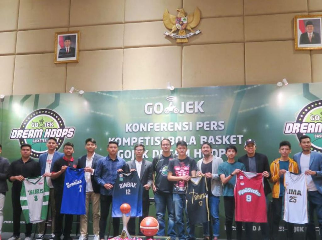 Pemain IBL Dukung Go-Jek Cari Bibit Baru Atlet Basket Pemain IBL Dukung Go-Jek Cari Bibit Baru Atlet Basket