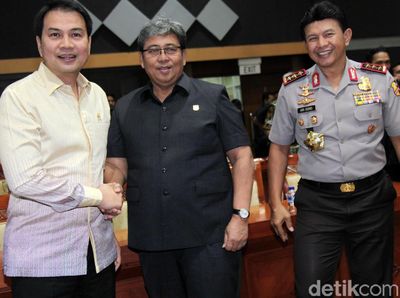 Dilantik Jadi Ketua Komisi III, Azis Syamsuddin Pimpin Rapat DPR