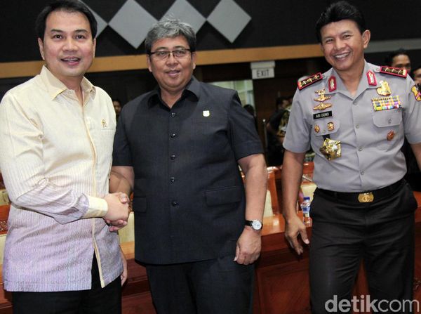 Dilantik Jadi Ketua Komisi III, Azis Syamsuddin Pimpin Rapat DPR