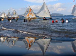 Melihat Lagi Keseruan Kompetisi Perahu Layar di Banyuwangi