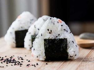5 Fakta Unik Onigiri, Nasi Kepal Simbol Keberuntungan 5 Fakta Unik Onigiri, Nasi Kepal Simbol Keberuntungan
