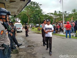 Minta Pelaku Diserahkan, Warga Arak Jasad Bocah Korban Tabrak Lari ke Polsek