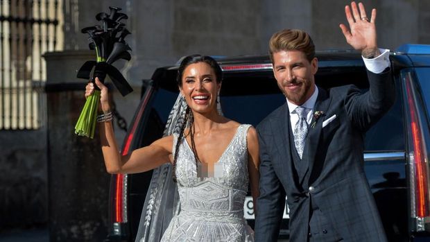 SEVILLE, SPAIN - JUNE 15: The bride Pilar Rubio and Sergio Ramos pose after their wedding at Seville's Cathedral on June 15, 2019 in Seville, Spain. (Photo by Aitor Alcalde/Getty Images)