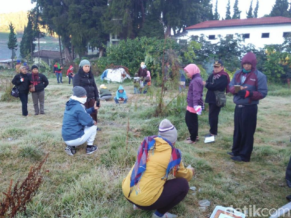 Fenomena Embun Es Pengaruhi Tingkat Kunjungan Dieng Fenomena Embun Es Pengaruhi Tingkat Kunjungan Dieng