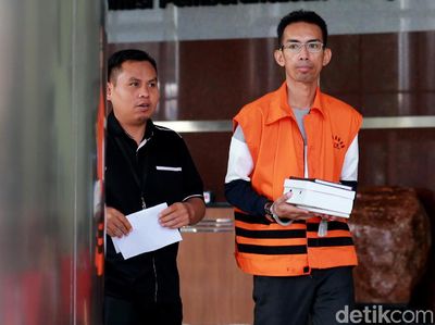 Usai Diperiksa, Tersangka Suap Imigrasi Mataram Bawa Nasi Kotak