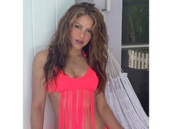 Move On dari Gerard Pique, Shakira Surfing Bareng Pria di Spanyol