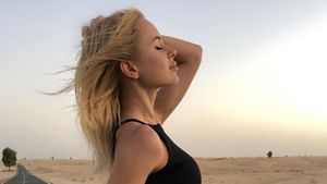 Foto: Selebgram Cantik Punya Bokong Kuat, Ikuti Kontes Pukul Bokong