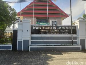 Polemik Baju Dinas Dewan dengan Merek Ternama Jadi Acuan Polemik Baju Dinas Dewan dengan Merek Ternama Jadi Acuan