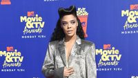 Pakai Blazer Tanpa Celana, Tessa Thompson Curi Atensi di MTV Movie Awards