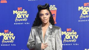 Pakai Blazer Tanpa Celana, Tessa Thompson Curi Atensi di MTV Movie Awards