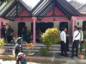 Seorang Guru di Probolinggo Ditemukan Tewas dengan Bekas Cekikan Seorang Guru di Probolinggo Ditemukan Tewas dengan Bekas Cekikan