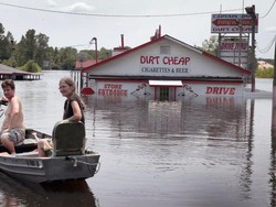 Wilayah Pedalaman Amerika Dilanda Banjir Selama Berbulan-bulan
