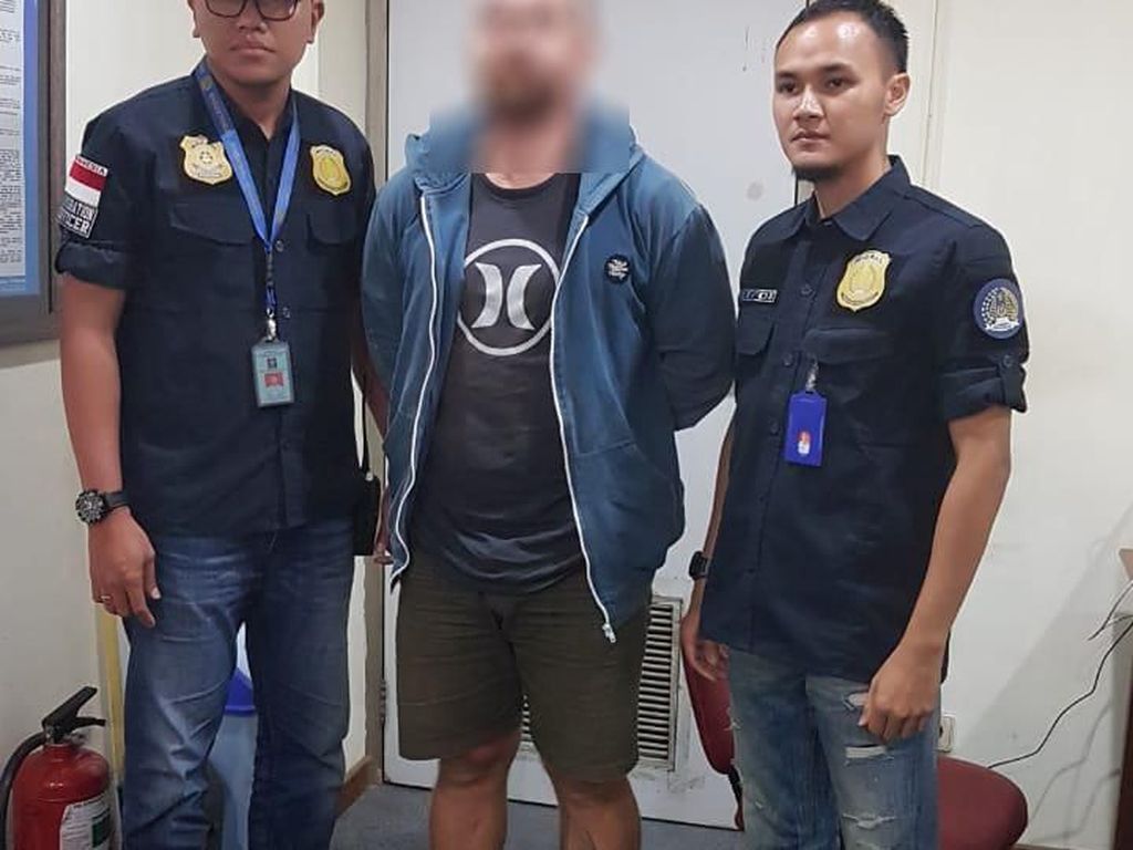 Overstay, Turis WN Rusia Ditangkap di Tahuna Sulut Overstay, Turis WN Rusia Ditangkap di Tahuna Sulut
