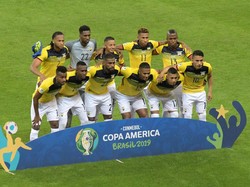 Ekuador menurunkan Alexander Dominguez, Jose Quintero, Arturo Mina, Gabriel Achillier, Beder Caicedo, Jefferson Intriago, Jefferson Orejuela, Antonio Valencia, Angel Mena, Ayrton Preciado, dan Enner Valencia. Washington Alves/Reuters.