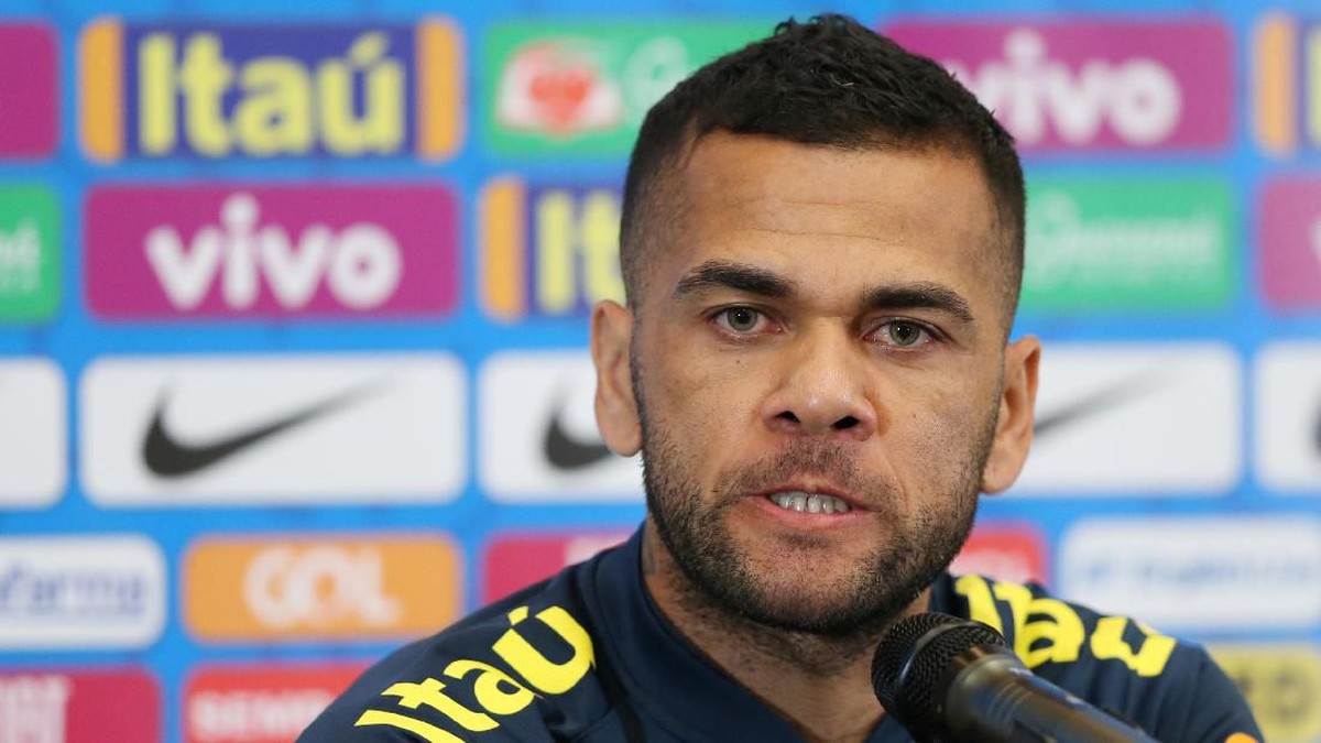 Dani Alves ditangkap polisi. (Foto: Rodolfo Buhrer/Reuters)