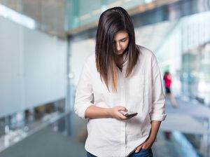 Stres Gara-gara Tak Bisa Ngecas HP? Ini Saran Psikolog Stres Gara-gara Tak Bisa Ngecas HP? Ini Saran Psikolog