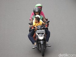 Motor Dilarang Boncengkan Penumpang Beda Rumah di Zona Merah