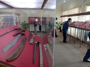Ratusan Keris Nusantara Dipamerkan di Ratu Boko Ratusan Keris Nusantara Dipamerkan di Ratu Boko