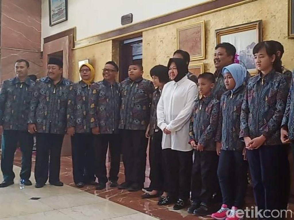 Risma Kirim Tujuh Anak Tunanetra Belajar Mandiri di Liverpool Risma Kirim Tujuh Anak Tunanetra Belajar Mandiri di Liverpool